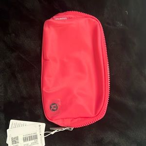 Lululemon Everywhere belt bag